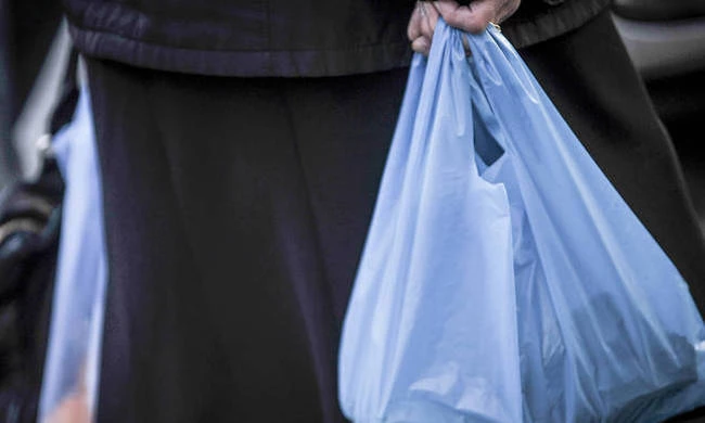 Αυξάνεται κατακόρυφα η τιμή της πλαστικής σακούλας – Πόσο θα κοστίζει από 1η Ιανουαρίου